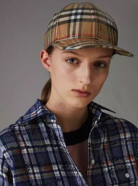 不get一件pvc单品,还怎么愉快的做彼此的塑胶姐妹花?