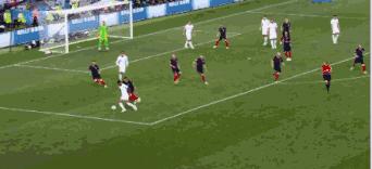 足球回不了家，哨响那一刻才知道，快乐只是你穿的保护色