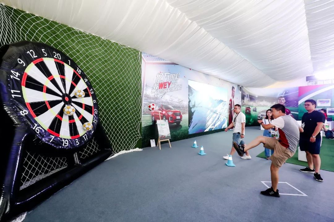 汽车与足球结合,足球vs汽车视频