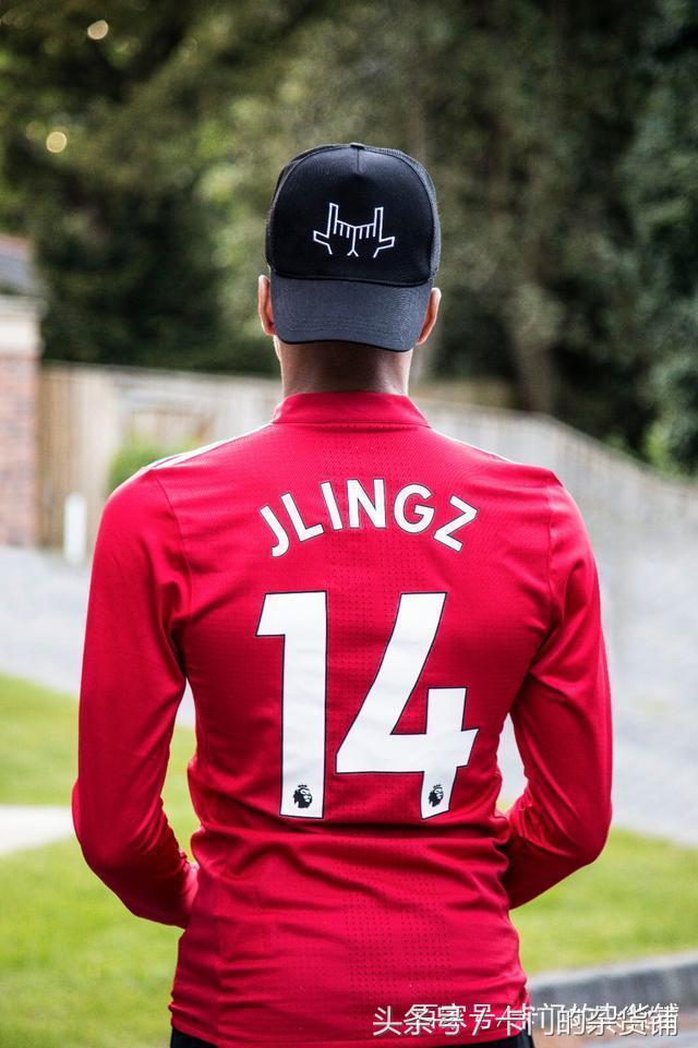 足球球员经典庆祝动作摸胡子,脱衣庆祝进球的球员