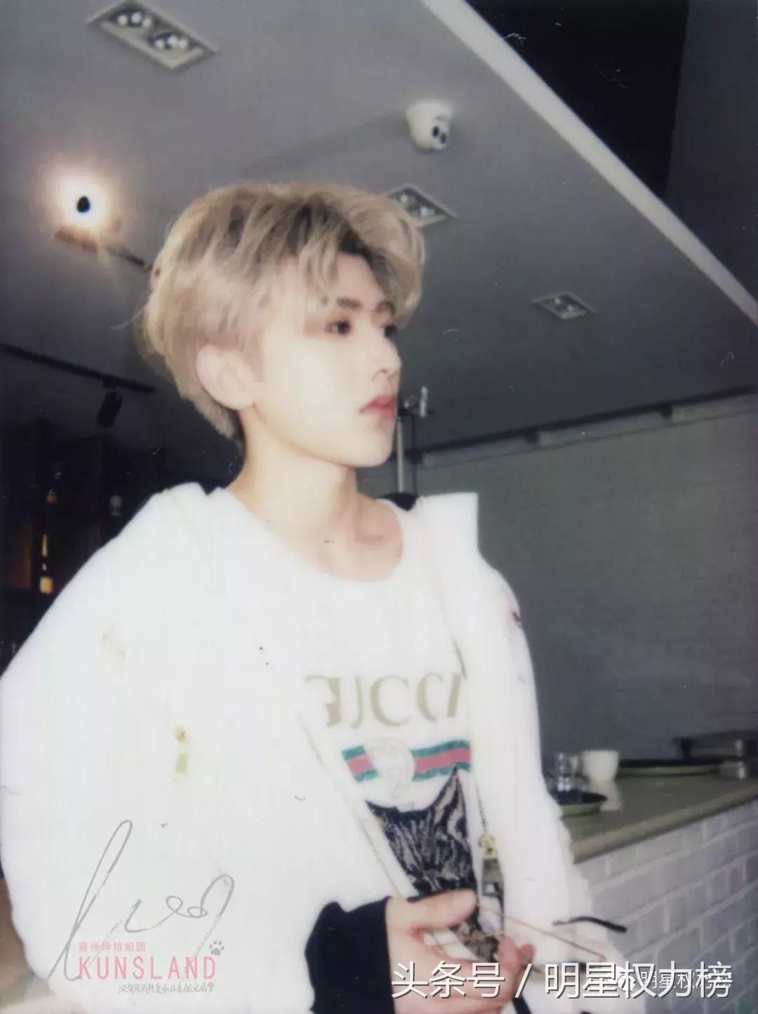 王俊凯蔡徐坤朱一龙李易峰，男明星的拍立得照片都是宝藏叭！