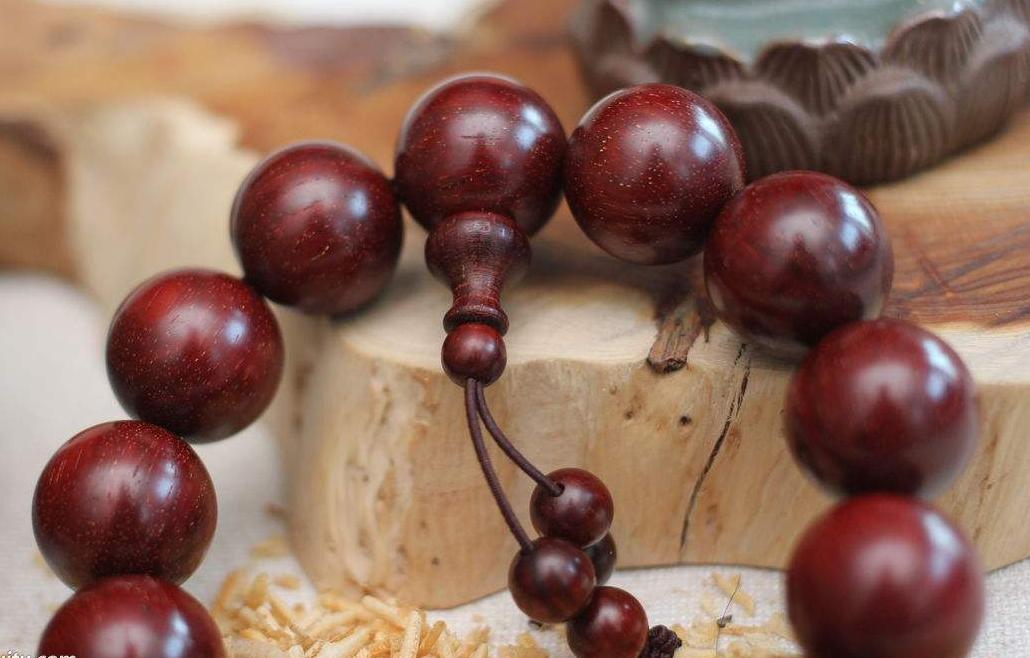 真正的小叶紫檀手串要多少钱一串,真正的小叶紫檀手串大约多少钱