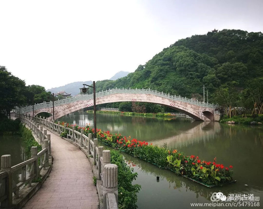 南白象塔全景图,南白象公园