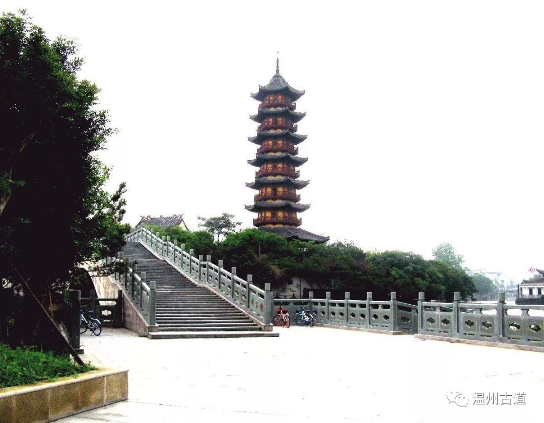 南白象塔全景图,南白象公园