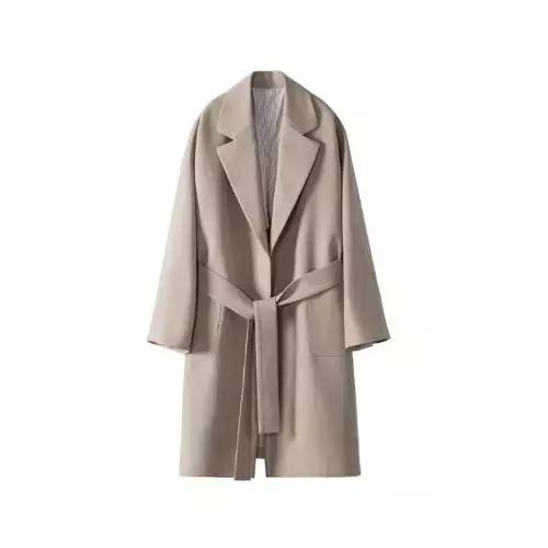 平胸五五开的身材，学穿简约风，谨记三要素