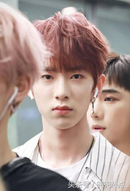 范丞丞离开舞台了吗,范丞丞解散舞台表演