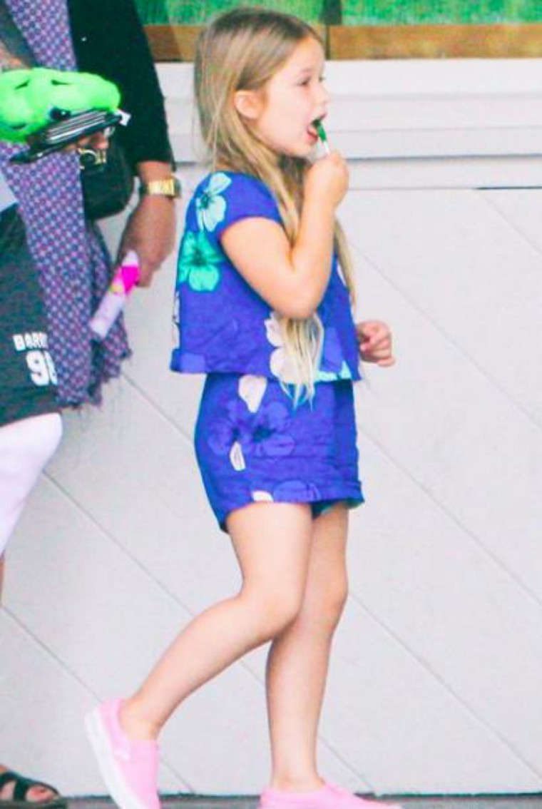 出生就穿爱马仕，上杂志封面的星二代萌娃，真是赢在了起跑线上！