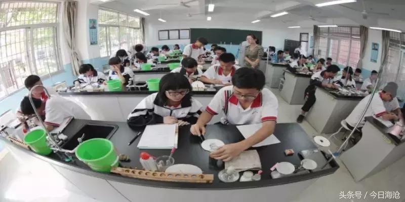 玩泥巴、踢球、跳舞也能上大学，海沧这中学咋这么有特点？