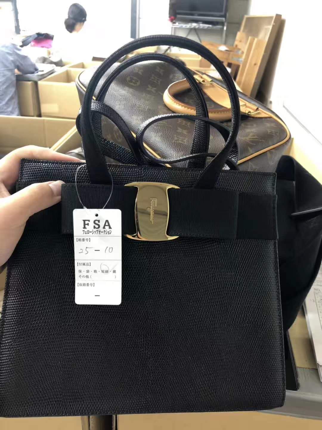 直播卖中古包,lv中古包去哪里卖能获得高价