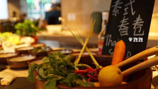 将酒店建在五里河体育场旧址这个希尔顿酒店可不止是个足球迷