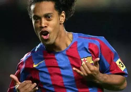 小罗球场上的精灵,小罗把自己玩废的原因