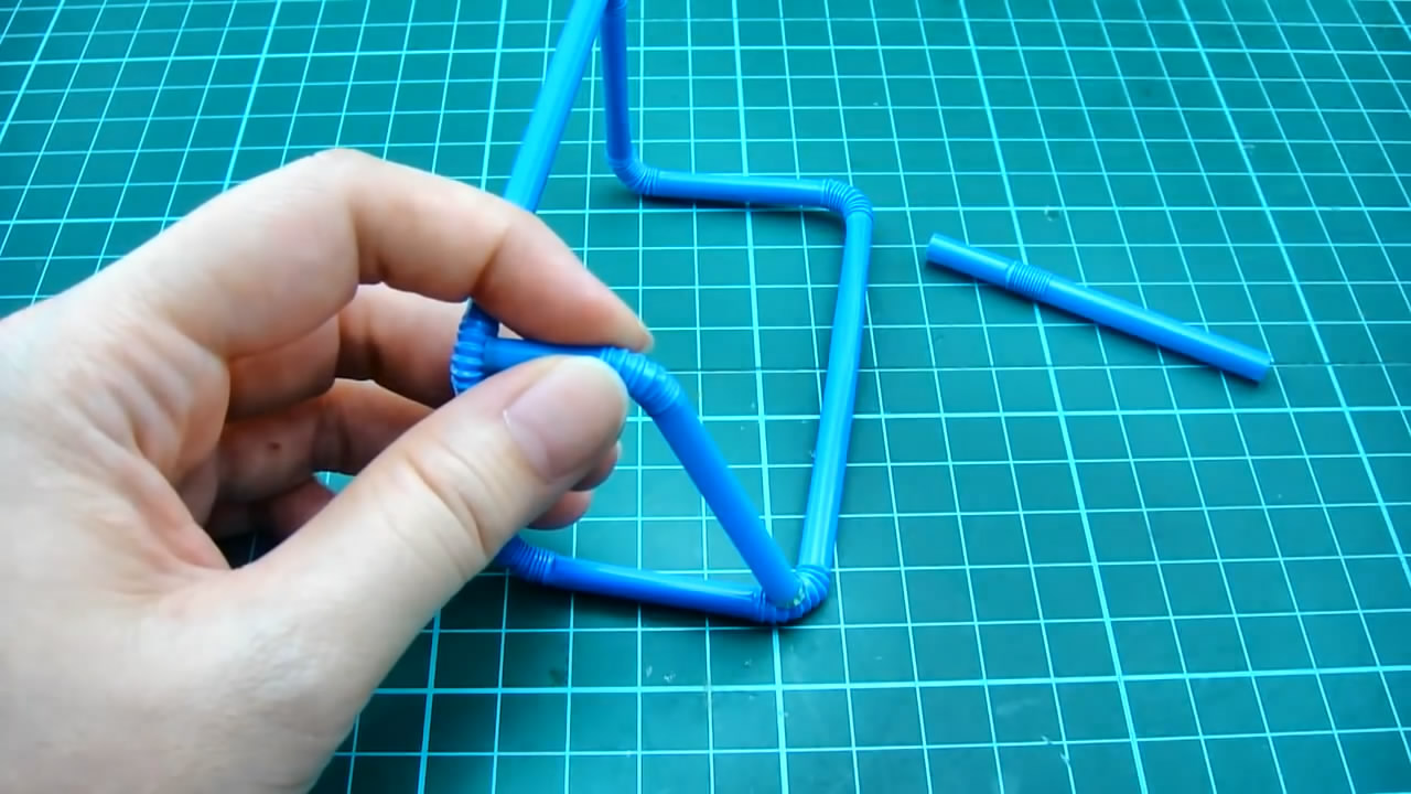 如何简单制作一个迷你足球场,足球小球门怎么做