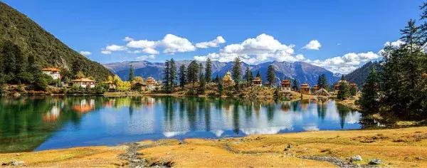 中国四川旅游看世界级的美景和可爱大熊猫,品尝当地火辣的美食!