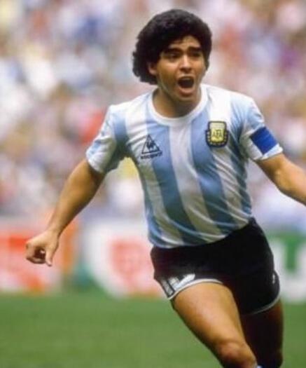 足球历史最强阵容11人,足球历史上各个位置的十大球星