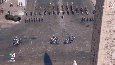 马克龙法国输后的表现,马克龙法国阅兵