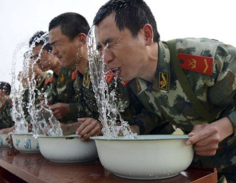 各国军人的工资，美国24864元，俄罗斯5426元，中国多少