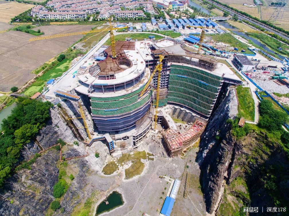 深坑酒店上海深坑如何形成的,上海80米深坑酒店图片