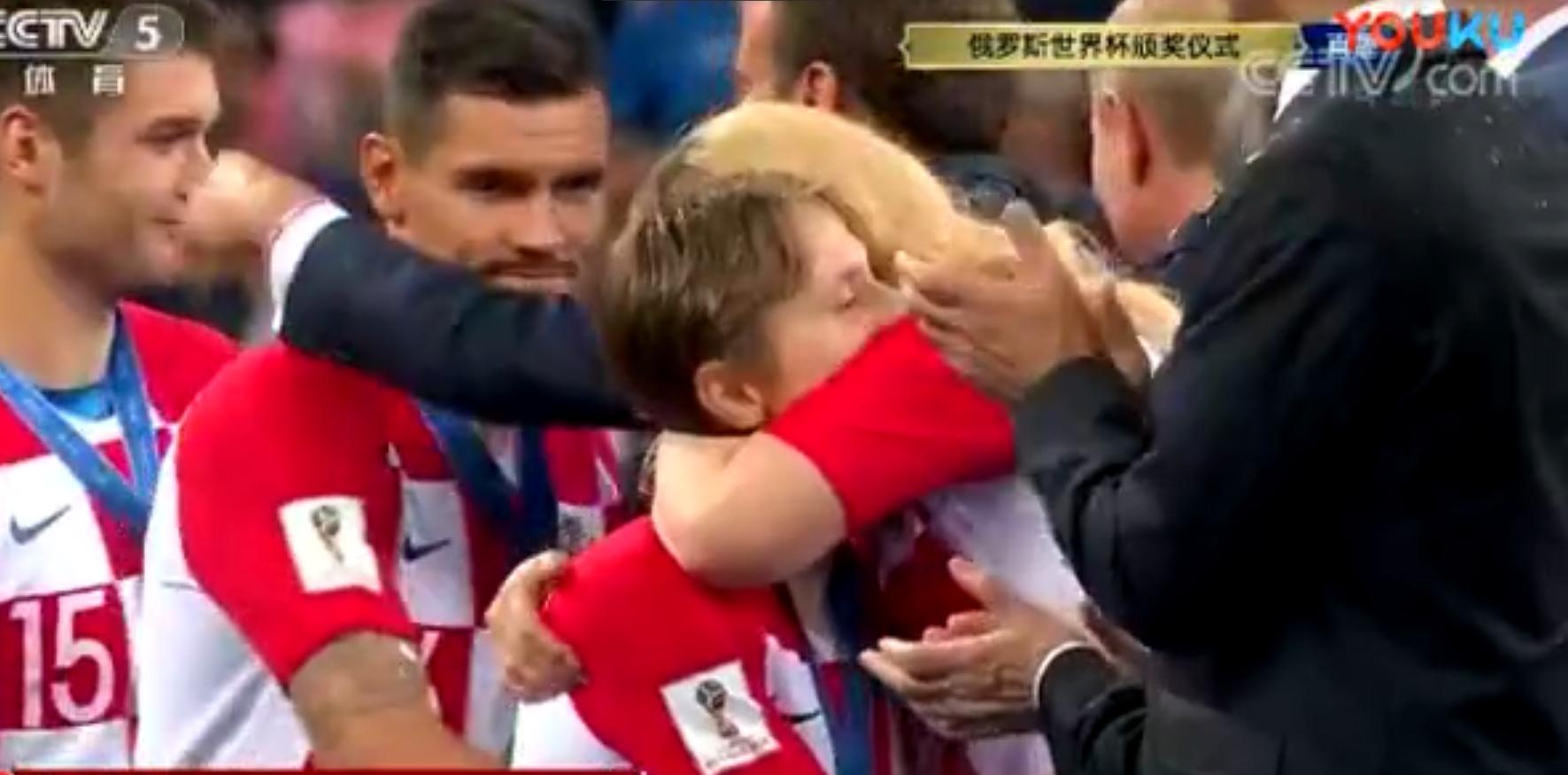 克罗地亚女总统世界杯落泪视频,克罗地亚莫德里奇金球奖颁发典礼