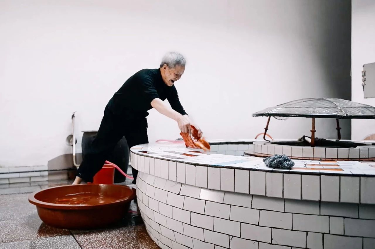 一个失业大叔，用1500元拍下自己幸福的父母，豆瓣9.2分！