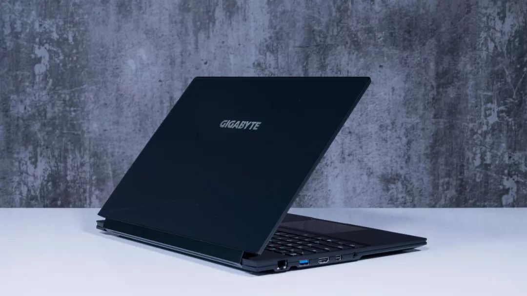 聊一款拥有两块屏幕的顶级游戏本,双十一游戏本