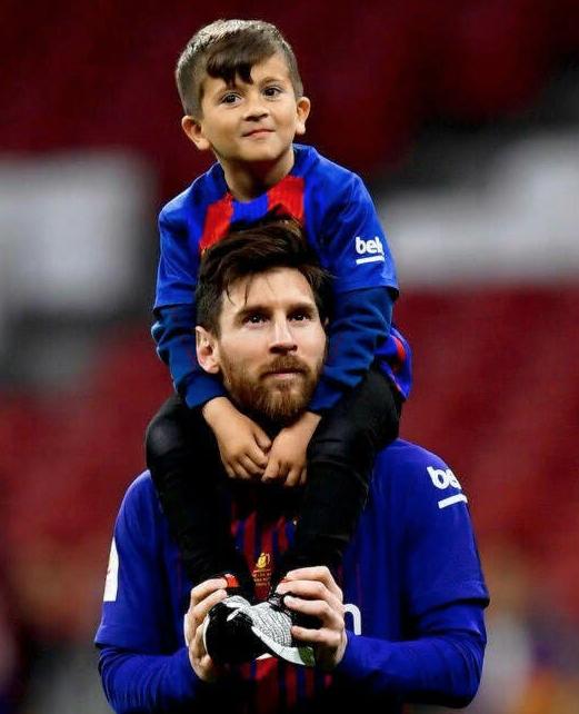 c罗儿子迷你罗2030世界杯,c罗和他儿子迷你罗在一起跳舞