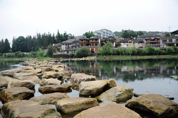 腾冲凤凰宝集泡温泉,腾冲民宿泡温泉推荐