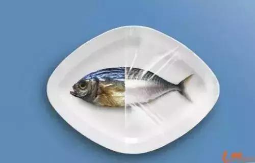 戴保鲜膜加热食物有危害吗,保鲜袋装食物放冷冻室有危害吗