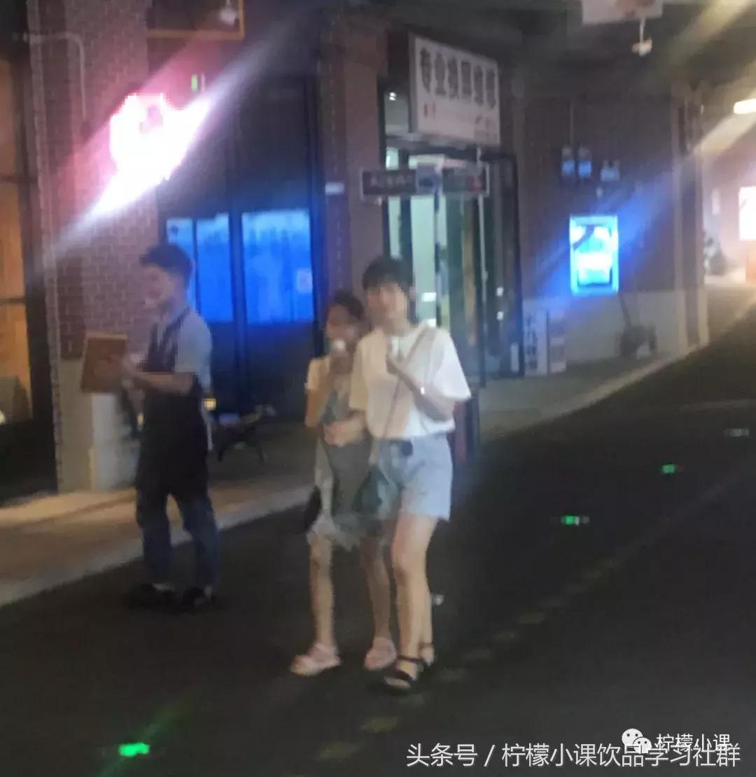 开饮品店到底赚不赚钱,饮品店的暴利模式