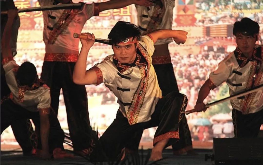 视刀为生命的民族，不会练刀就不是男人！