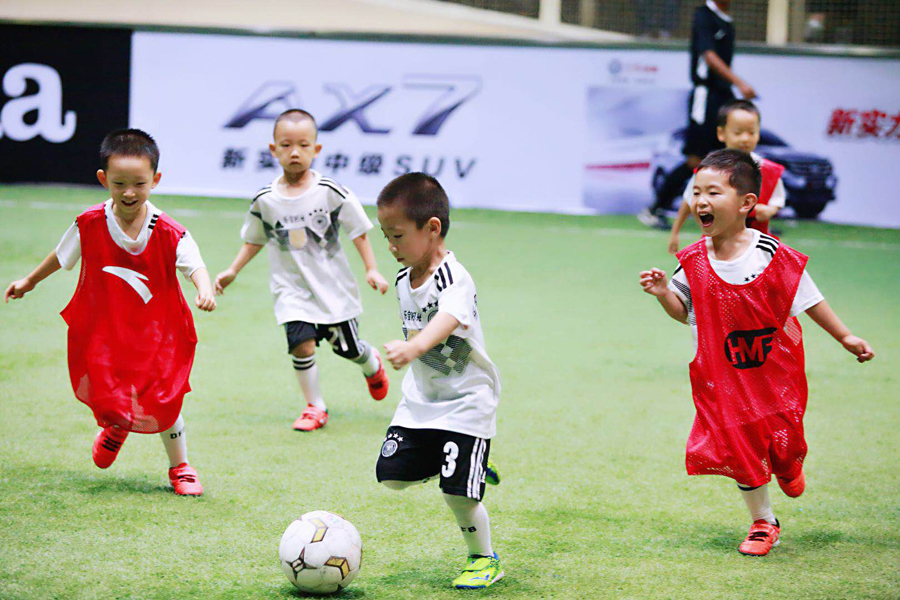 东风风神究竟用了啥魔法，让年轻人笑的合不拢嘴，看完你就知道