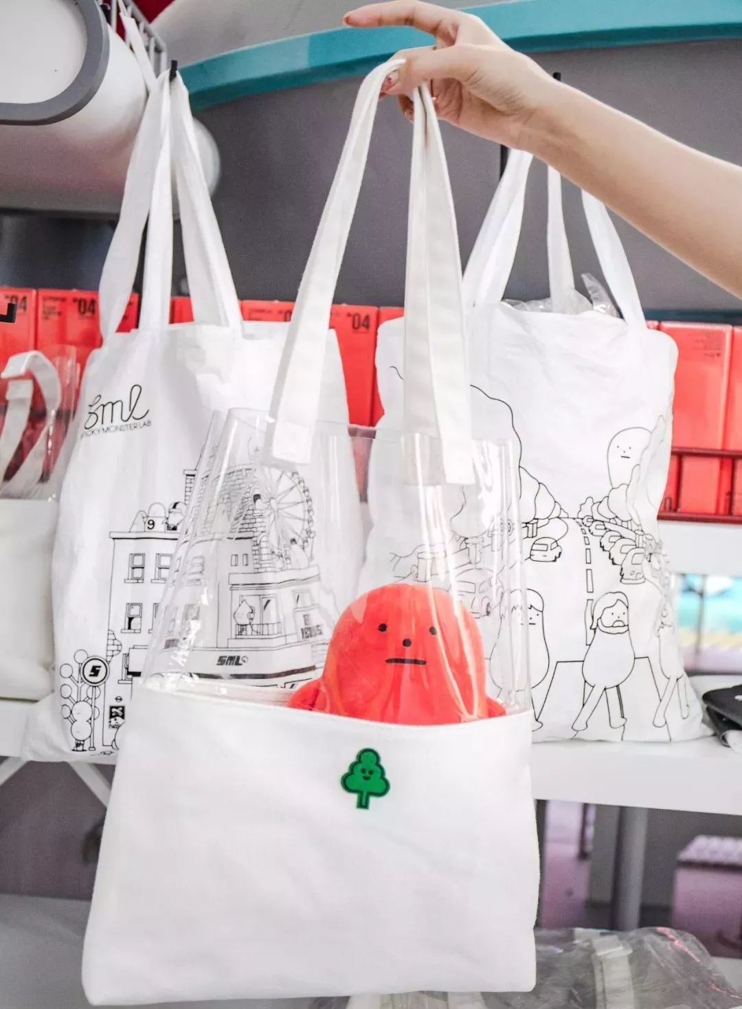 用IP场景创造消费力，内地首个“黏黏怪物研究所”登陆魔都！