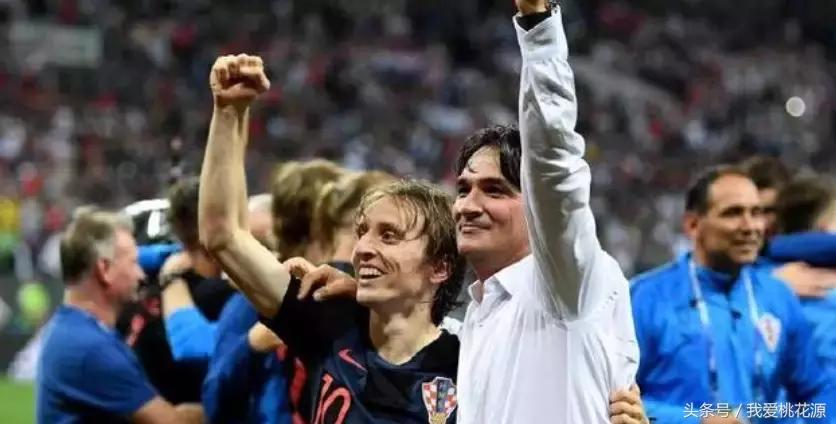 克罗地亚人脱下衣服震惊朋友圈：没有奇迹，只有普通人的含泪奔跑