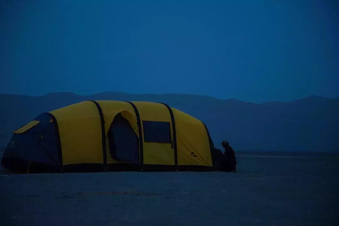 沙漠里把车开到起飞，这才是男人该玩的游戏｜远途心路