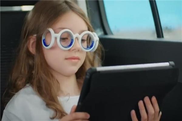 造车公司玩出新花样:防晕车的黑科技眼镜!可惜外观不怎么样