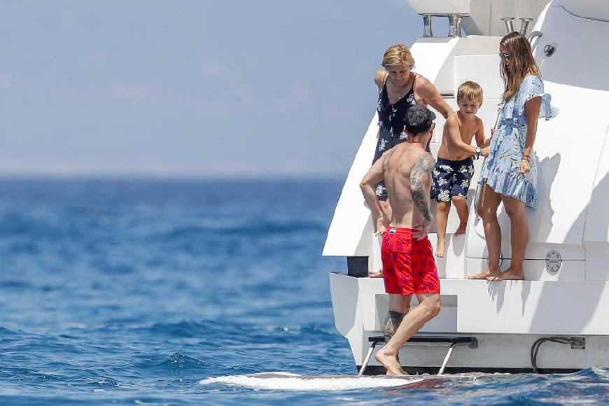 踢足球能挣多少钱,踢英超有多赚钱