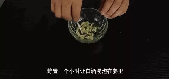 手上长小水泡需不需要把它挑破,夏天手上起小水泡吃什么中药治疗