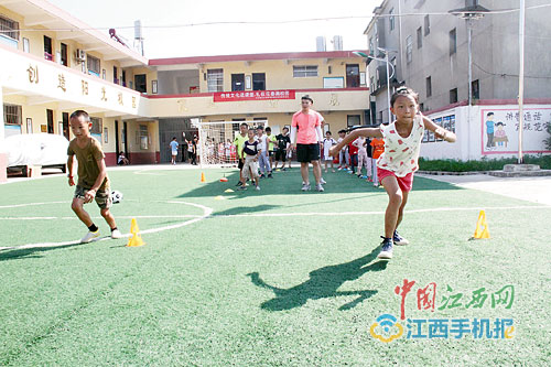 留守儿童心中的梦想,留守小孩的篮球梦