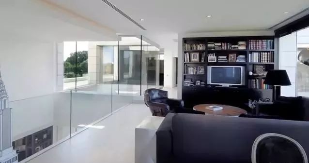 足球巨星豪宅前后对比,足球明星豪宅装修风格