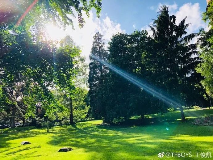 除了法国足球和国庆日，童话小镇也是解锁法式浪漫的方式