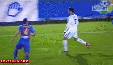 c罗的眼角被撞血流如注,眼角被撞一道口子