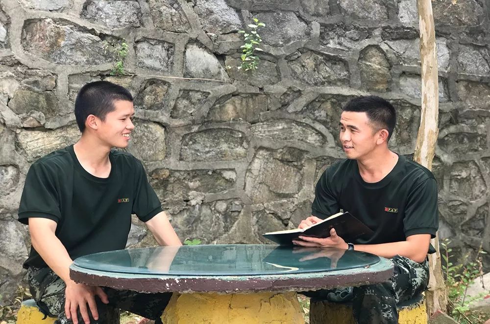 绿色军营场景,绿色军营的风景线