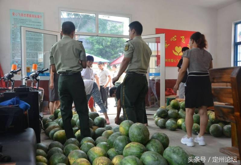 河北定州这些人竟然买了一万两千斤西瓜！给全城最可爱的人