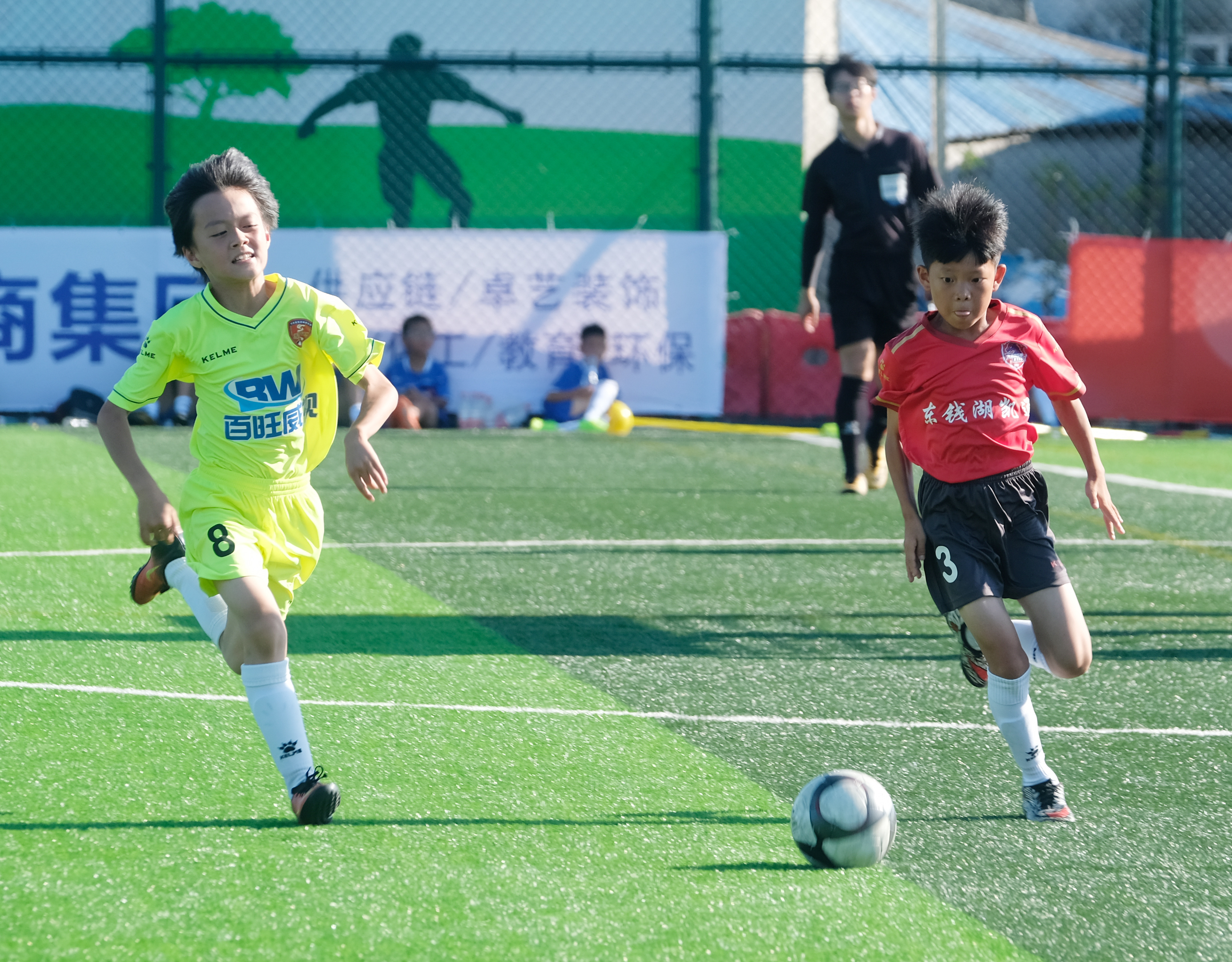 踢出未来宁波小甬超联赛拉开战幕推动青少年足球的普及和推广