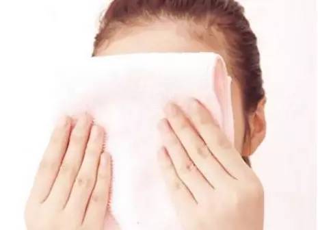 皮肤泛黄是什么原因怎么改善,皮肤发黄怎样祛黄