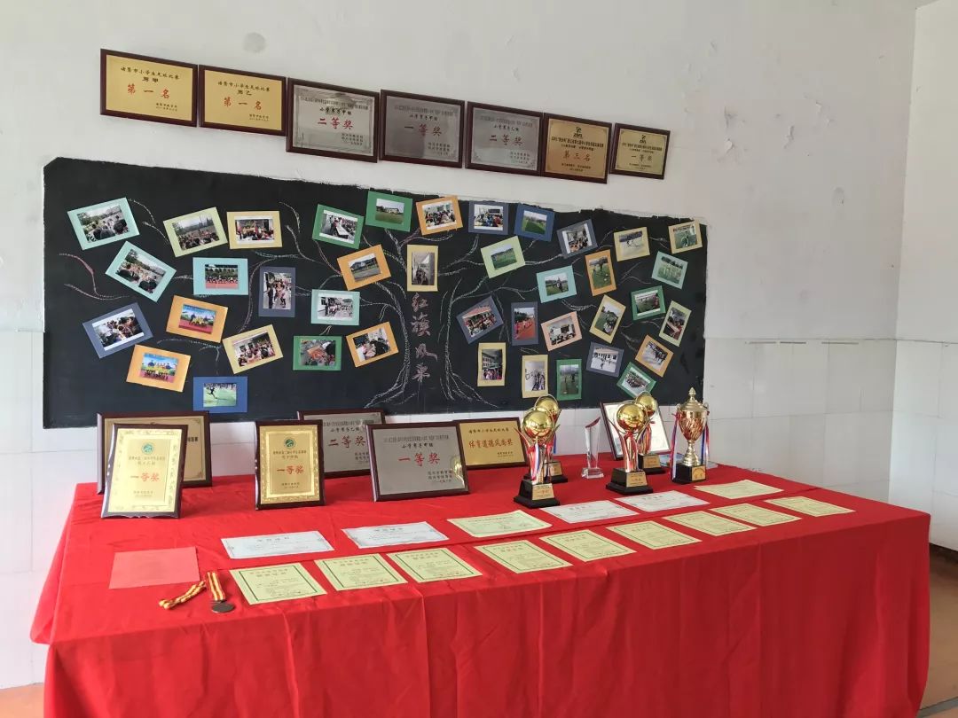 浣撹偛姣旇禌涓殑涓鍙嬭皧,浣撹偛浜ゆ祦澧炶繘涓ゅ哺閫夋墜鎯呰皧