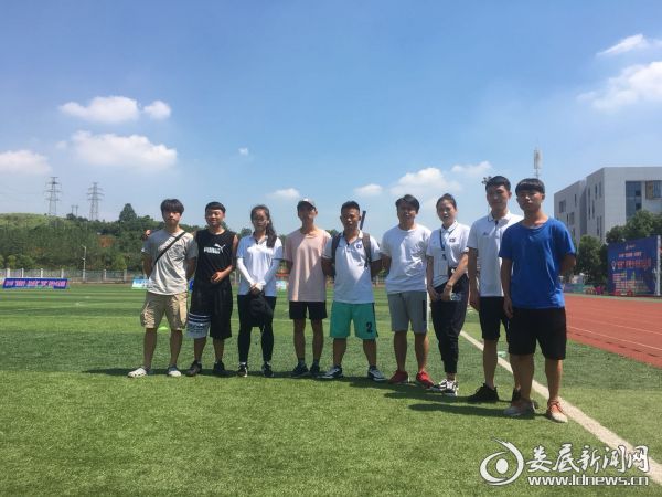 83名大学生志愿者助力青少年足球赛