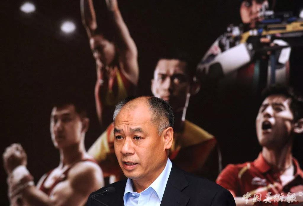 李宁拿大哥大短袖,2018年李宁纽约时装周