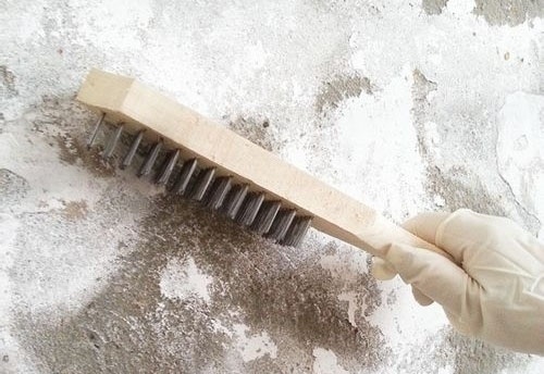 墙面泛碱处理的最佳方法,盖房子墙面上不起碱有什么好办法