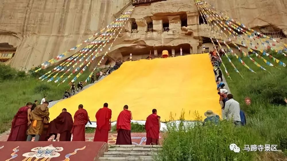 塔尔寺的晒佛节,一年一度的晒佛节