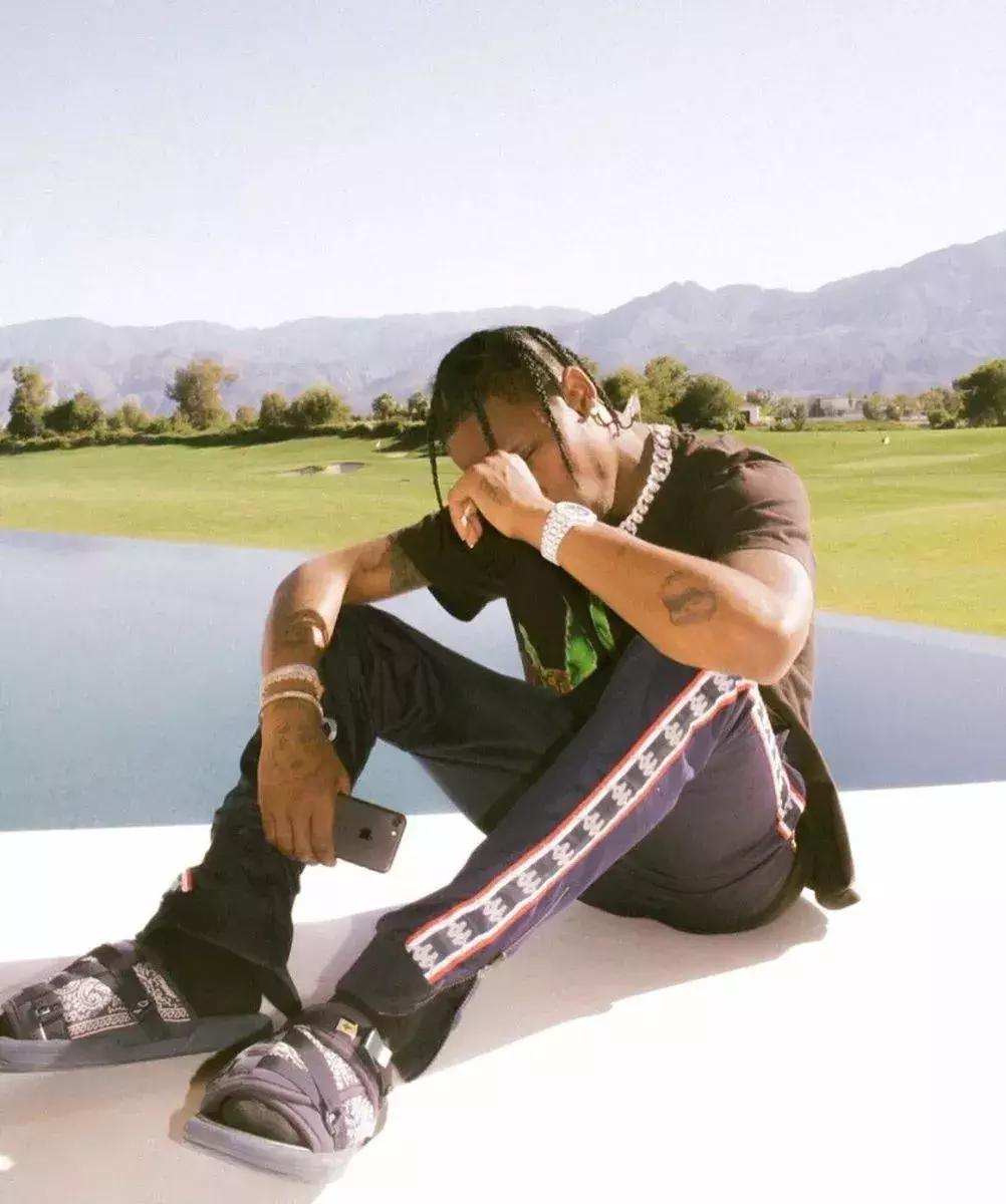 夏天鞋子可以当拖鞋穿的,可以当拖鞋也可以当板鞋穿